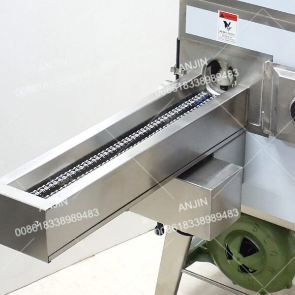 Fresh corn threshing machine